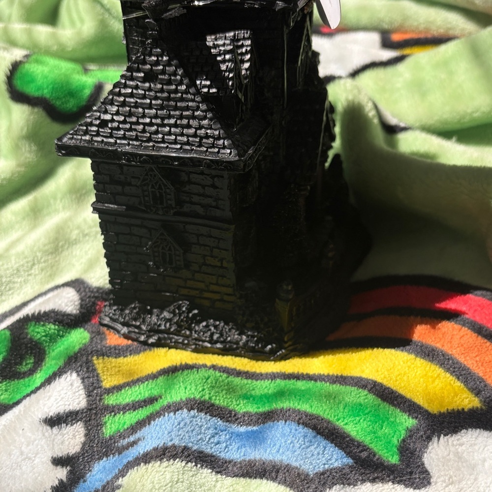 Black Haunted House decor 🏚️🏮 (lights up!!) - Picture 4 of 14